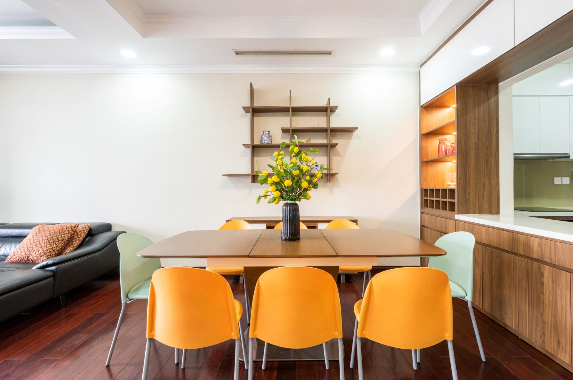 Cho thuê Homestay Royal City 2 Phòng Ngủ